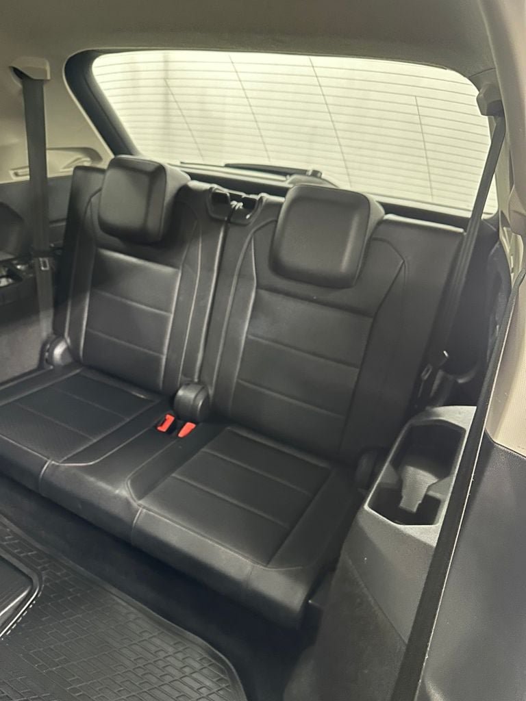 Used 2020 Volkswagen Tiguan SE w/ 3rd Row Seat Package AWD/4WD image 28
