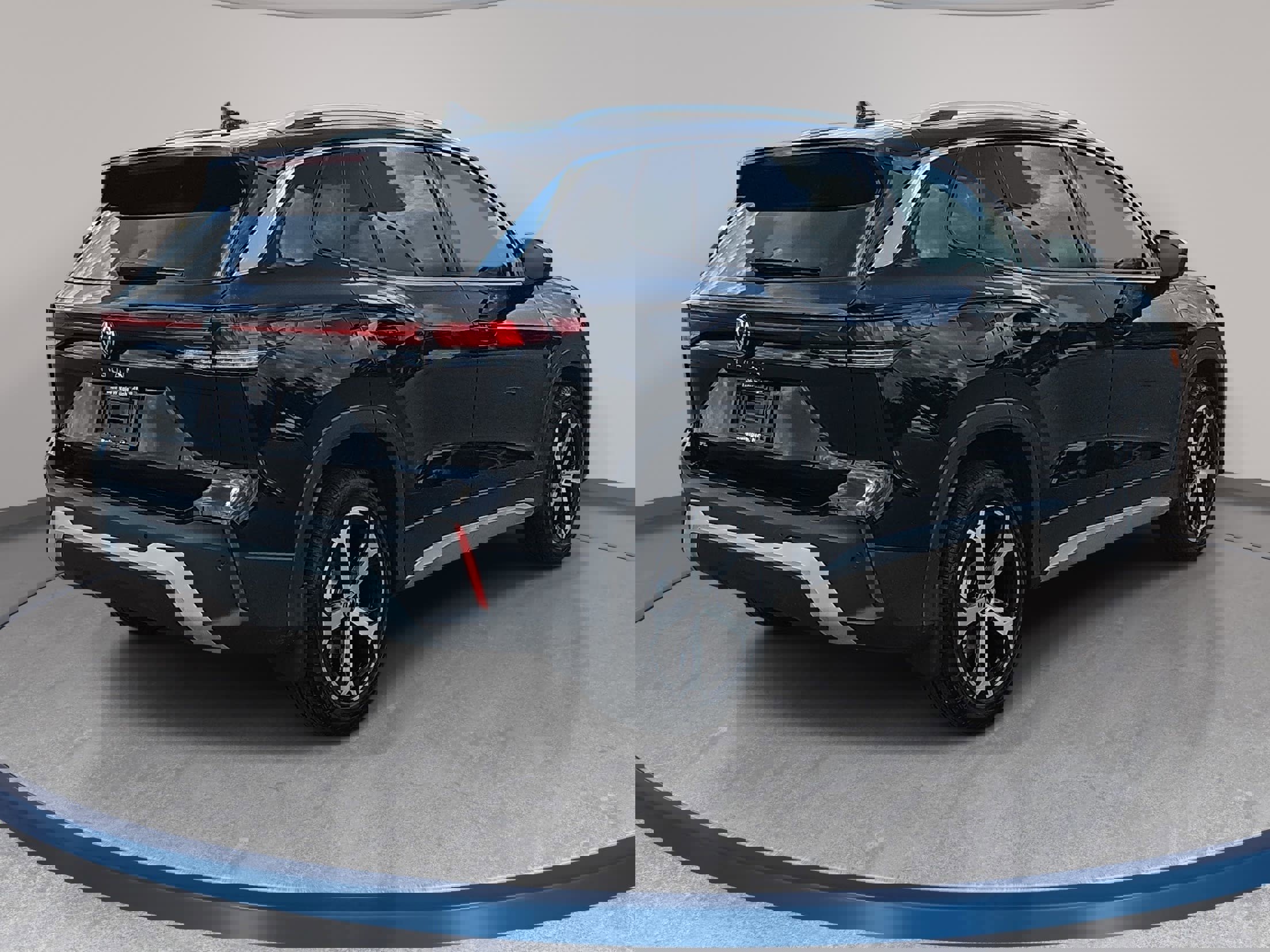 Used 2025 Volkswagen Tiguan SE image 5