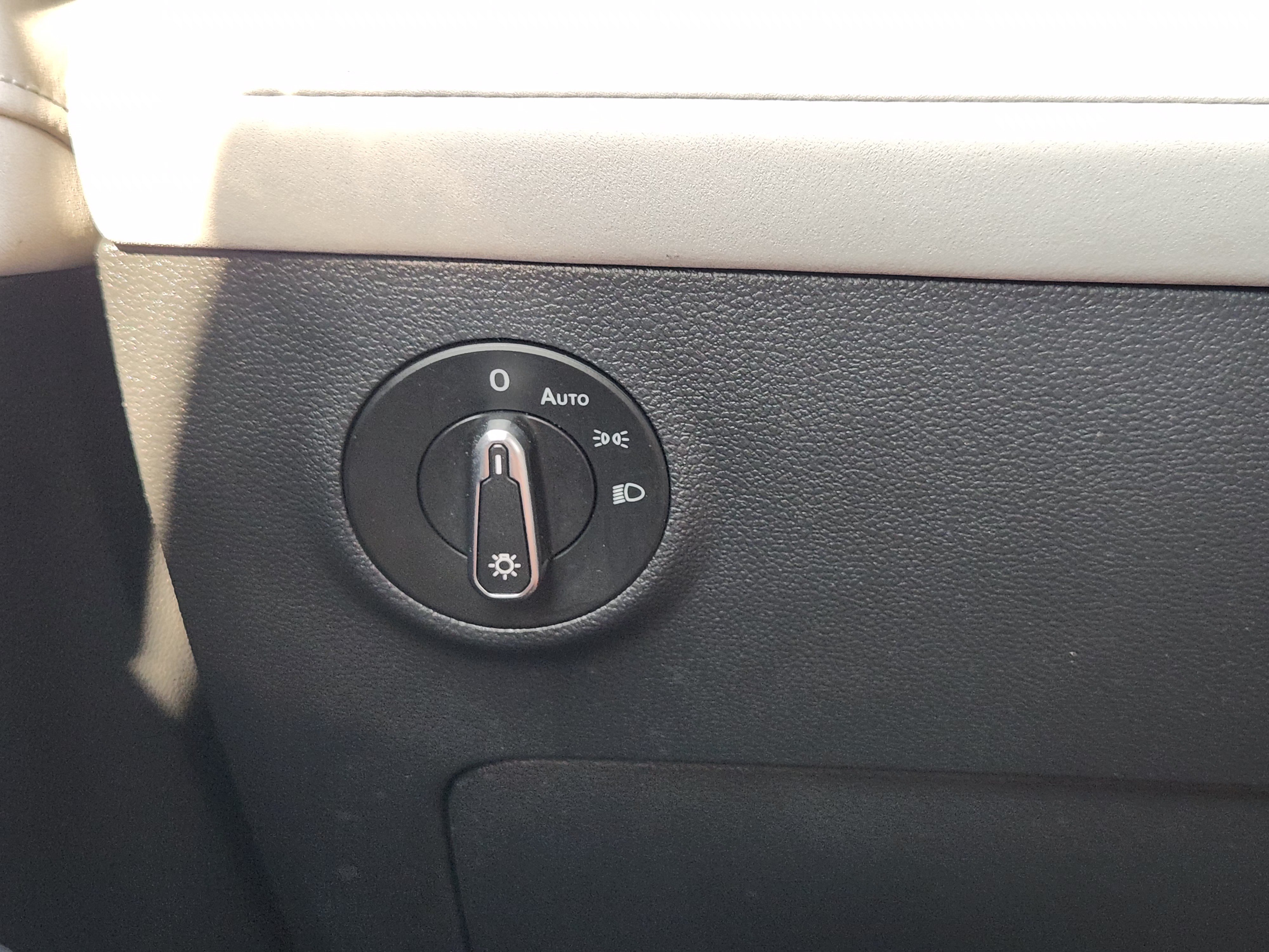 Used 2025 Volkswagen Taos SE FWD image 22
