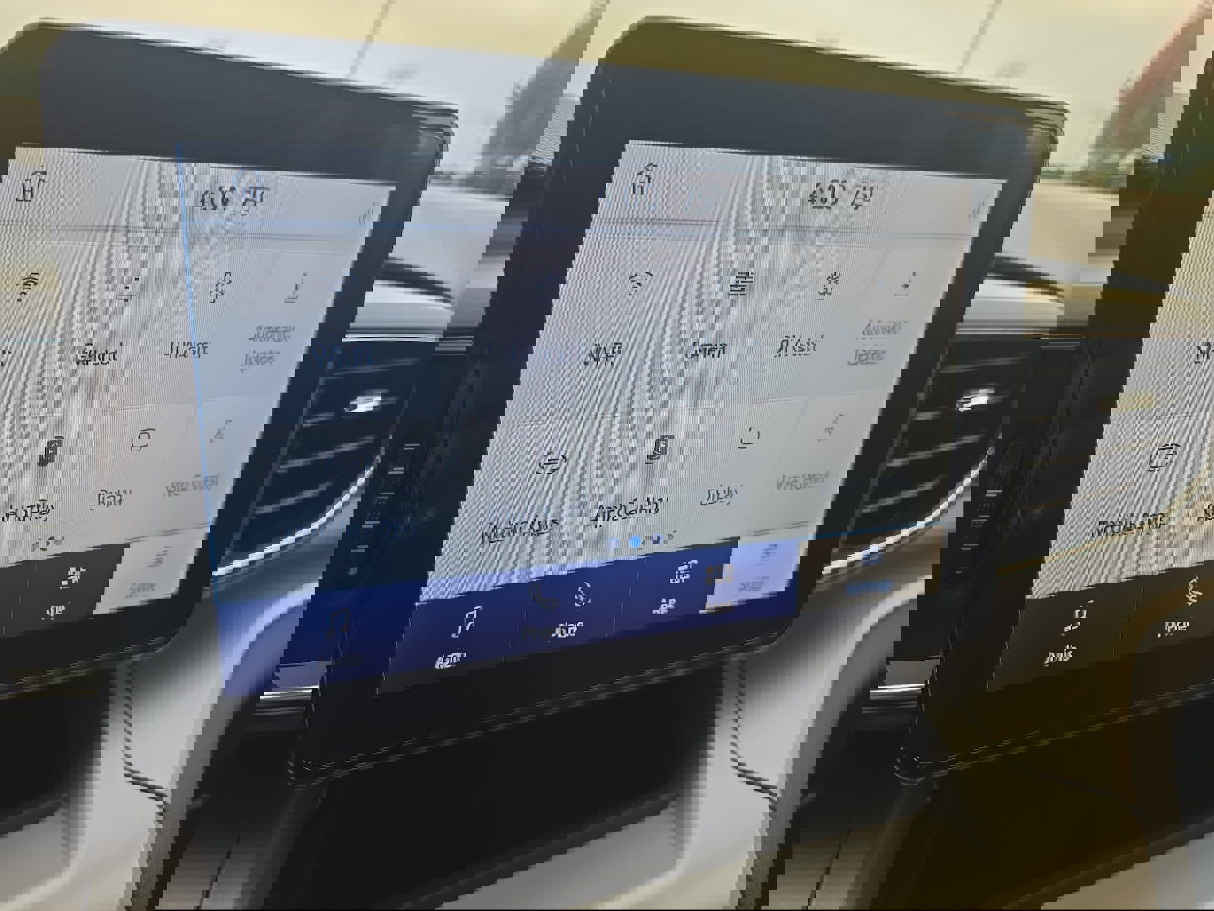 Used 2022 Ford Explorer XLT image 13