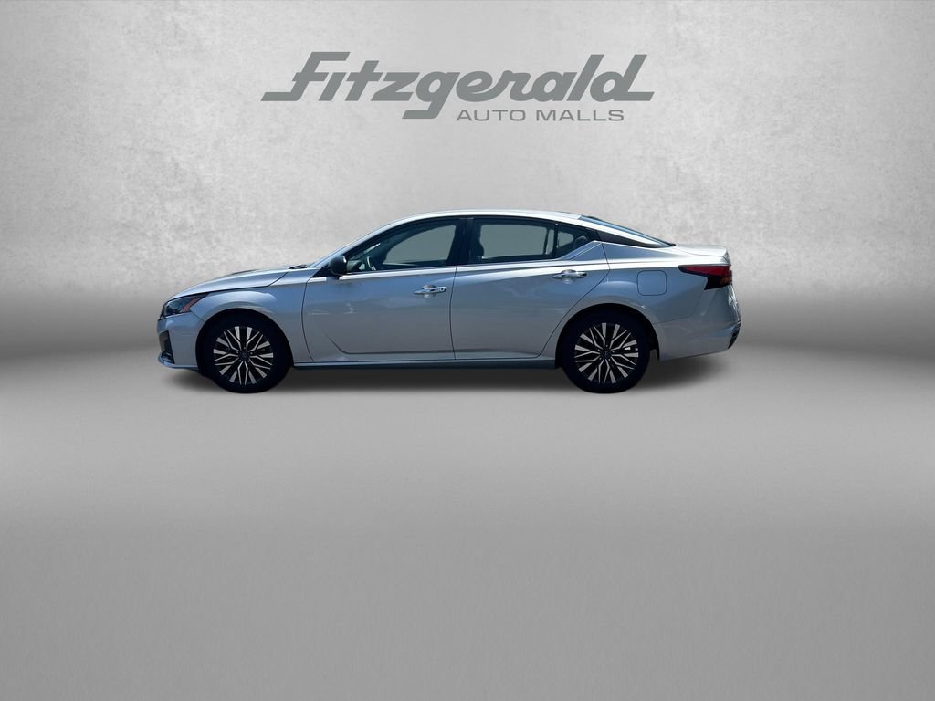 Used 2025 Nissan Altima 2.5 SV FWD image 5