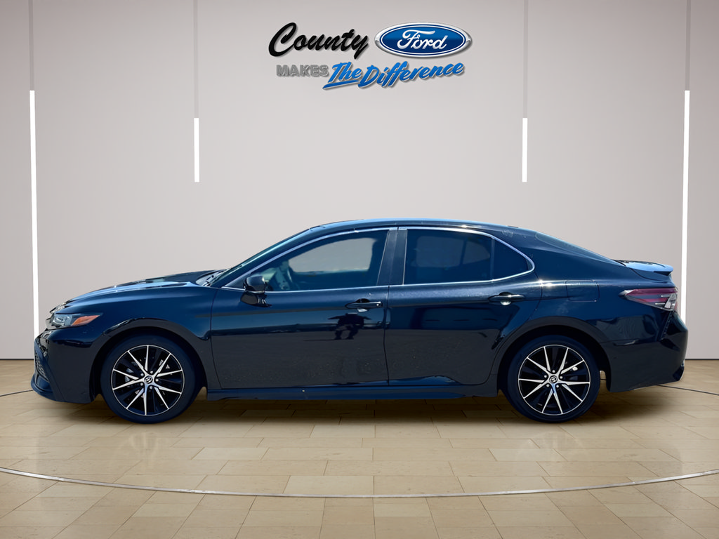 Used 2022 Toyota Camry SE FWD image 3