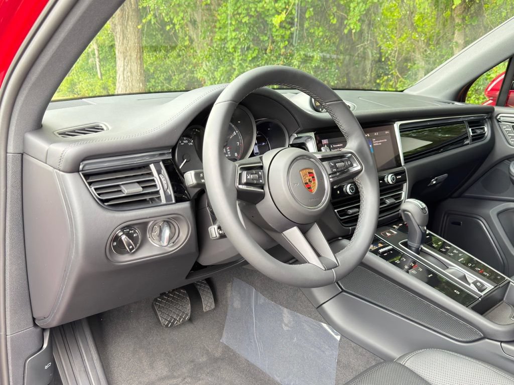 New 2026 Porsche Macan AWD/4WD image 4