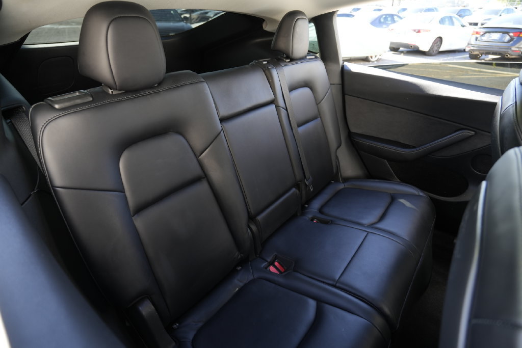 Used 2022 Tesla Model Y Long Range AWD/4WD image 30