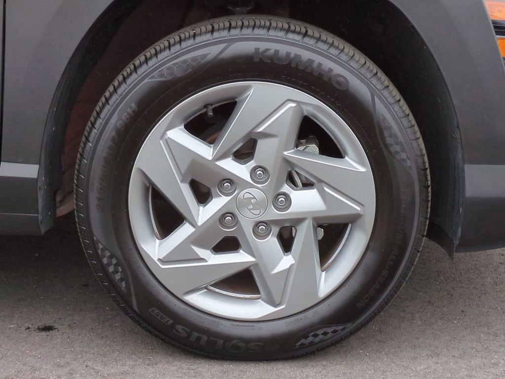 Certified 2025 Hyundai Kona SE image 10