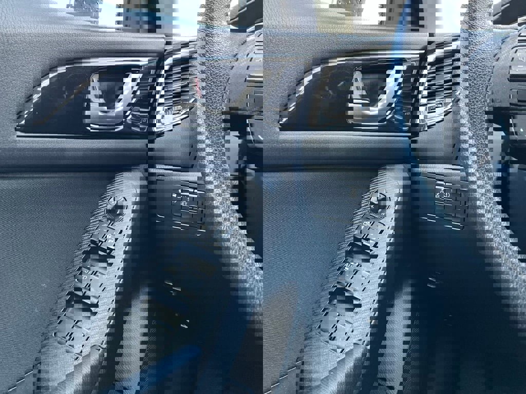 Used 2014 MAZDA MAZDA3 i Sport image 22