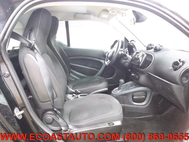 Used 2016 smart fortwo passion RWD image 12