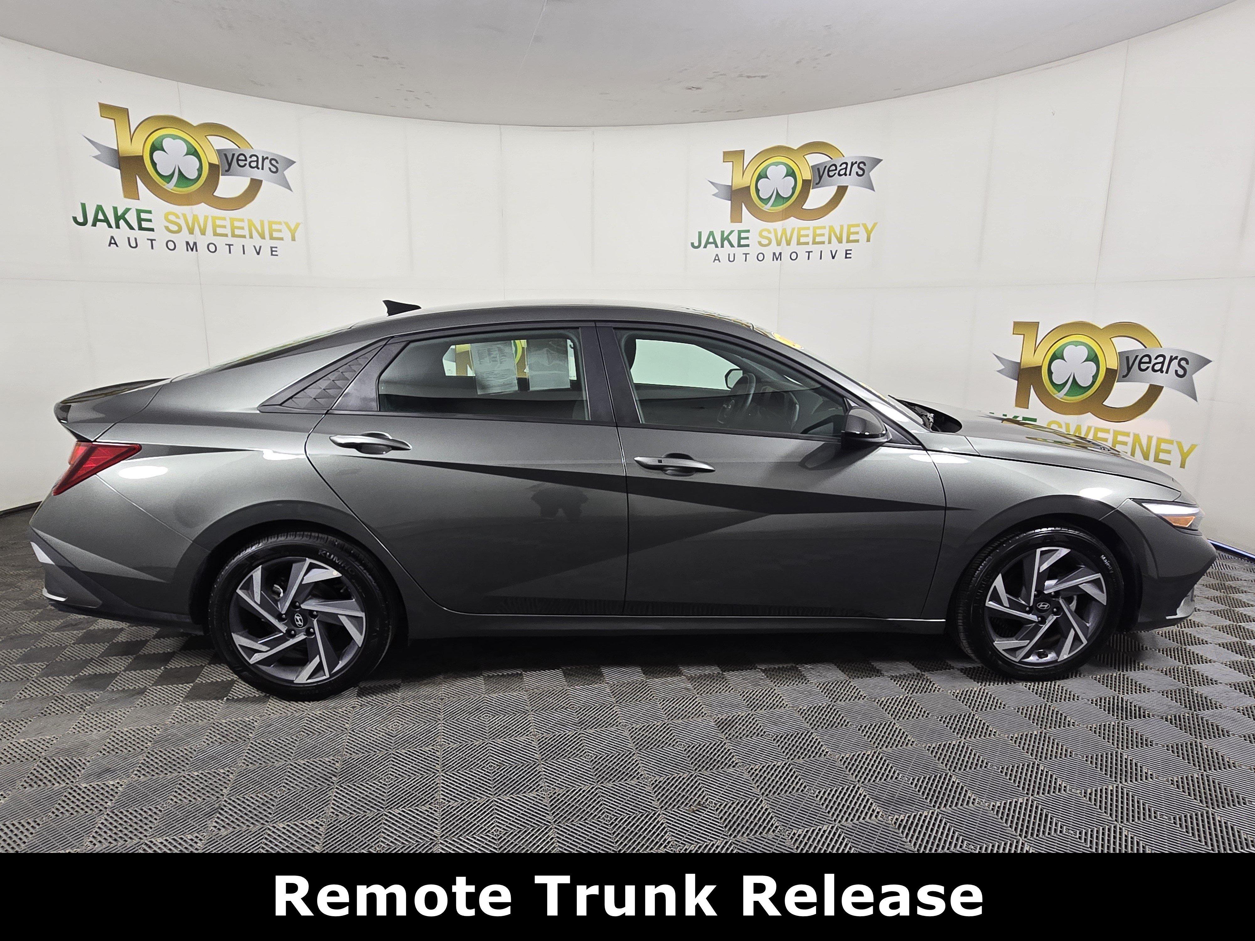 Used 2025 Hyundai Elantra Sport FWD image 10