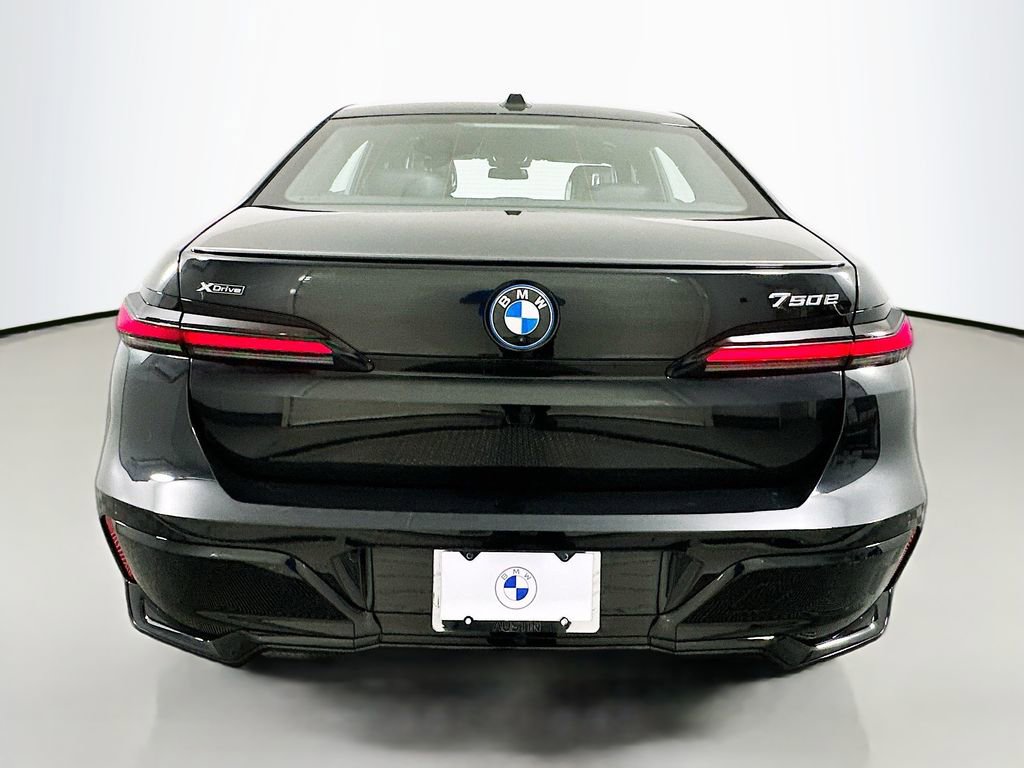 Used 2025 BMW 750e xDrive AWD/4WD image 6