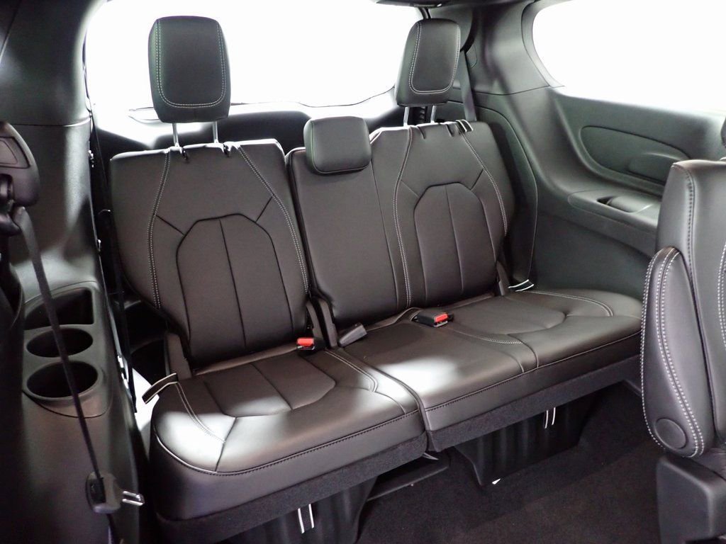 New 2026 Chrysler Pacifica Select w/ S Appearance Package image 27
