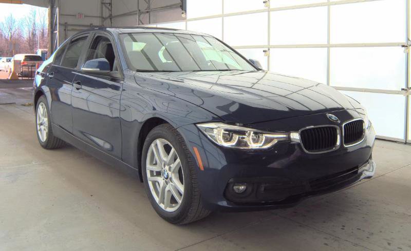 Used 2018 BMW 320i xDrive Sedan image 3