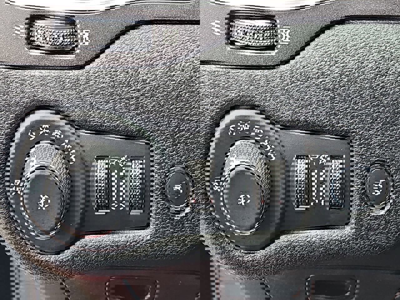 Used 2022 Jeep Cherokee Trailhawk w/ Comfort/Convenience Group image 28