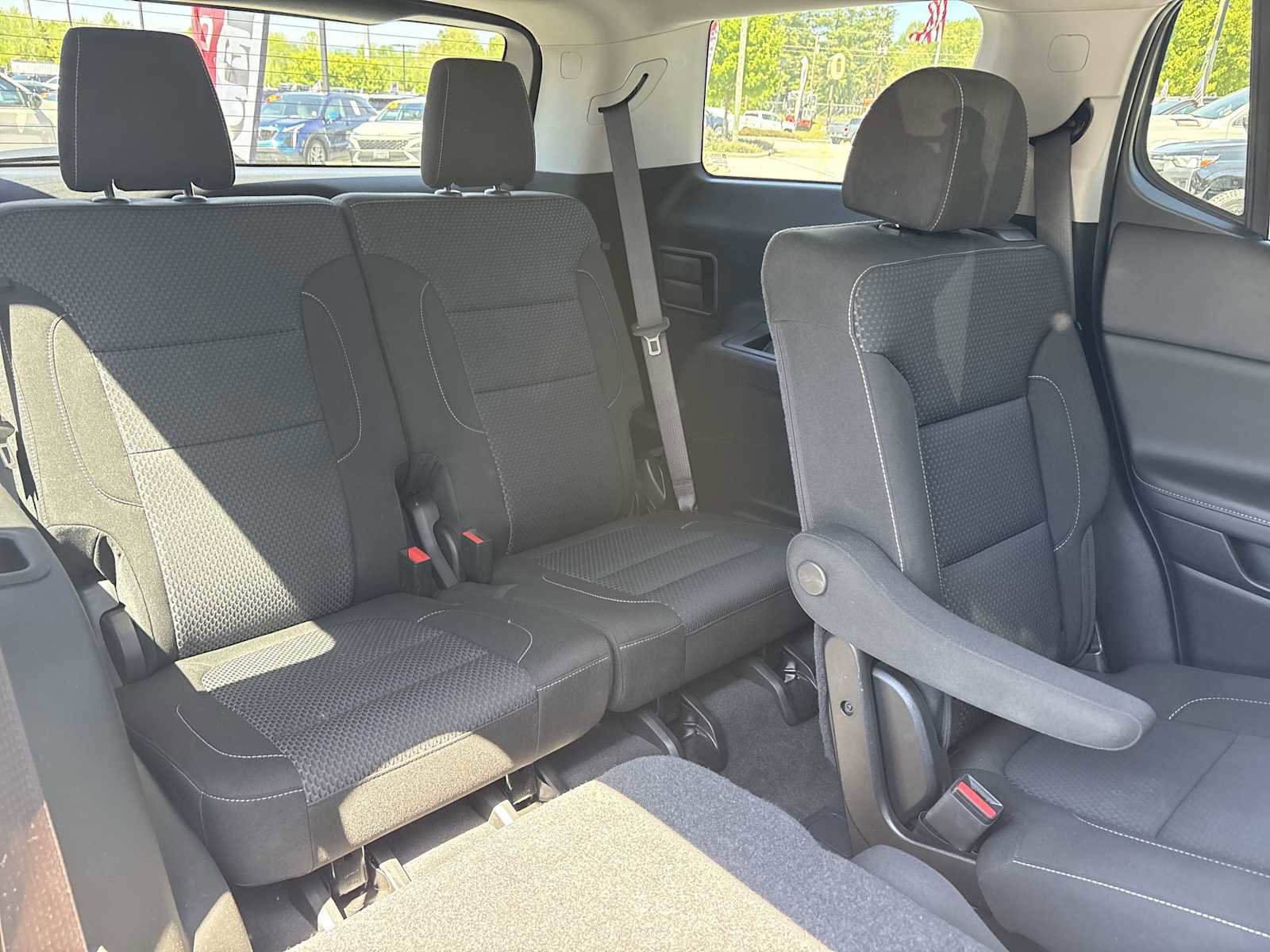 Used 2023 GMC Acadia SLE FWD image 25