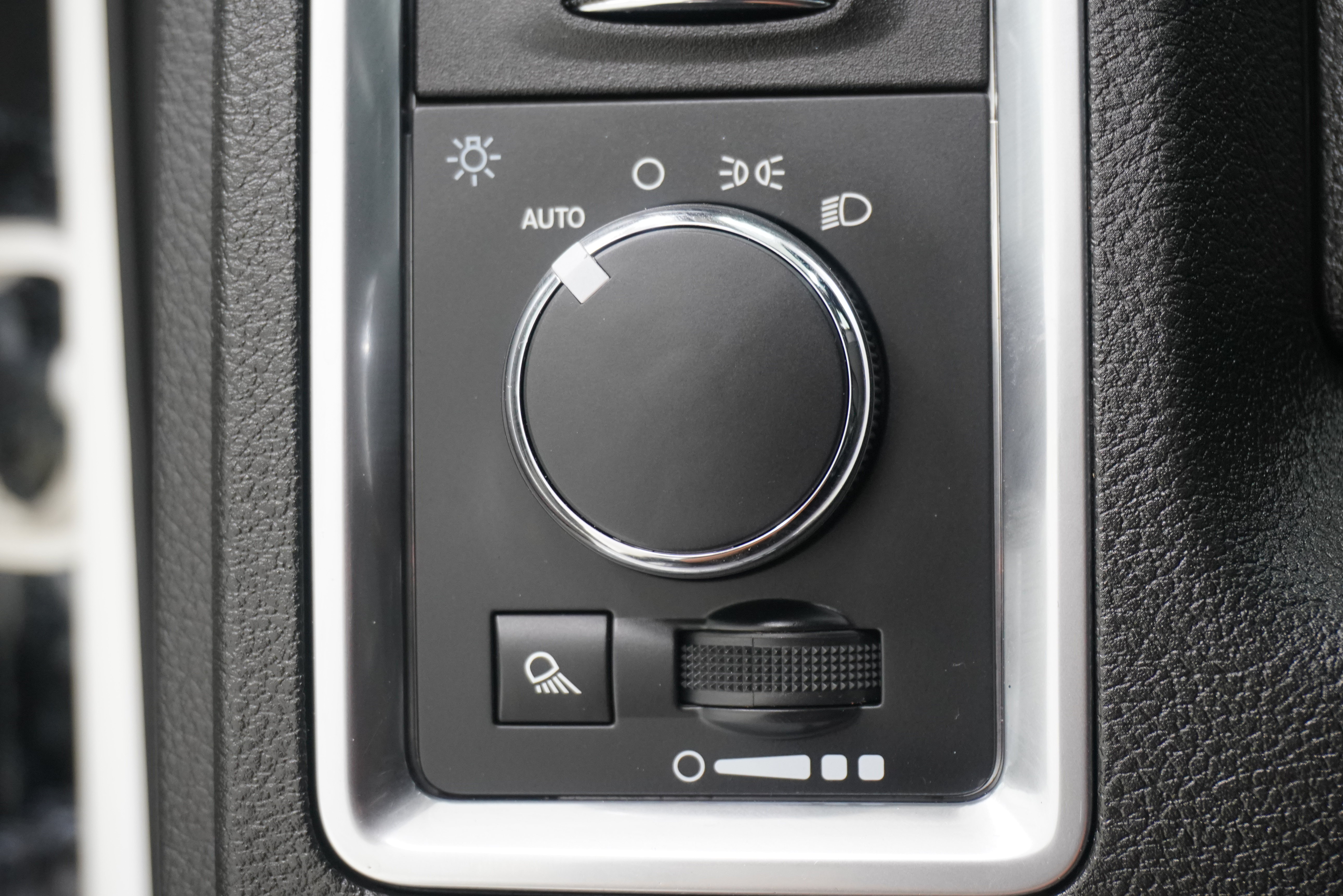 Used 2023 RAM 1500 Classic SLT w/ Electronics Group AWD/4WD image 19