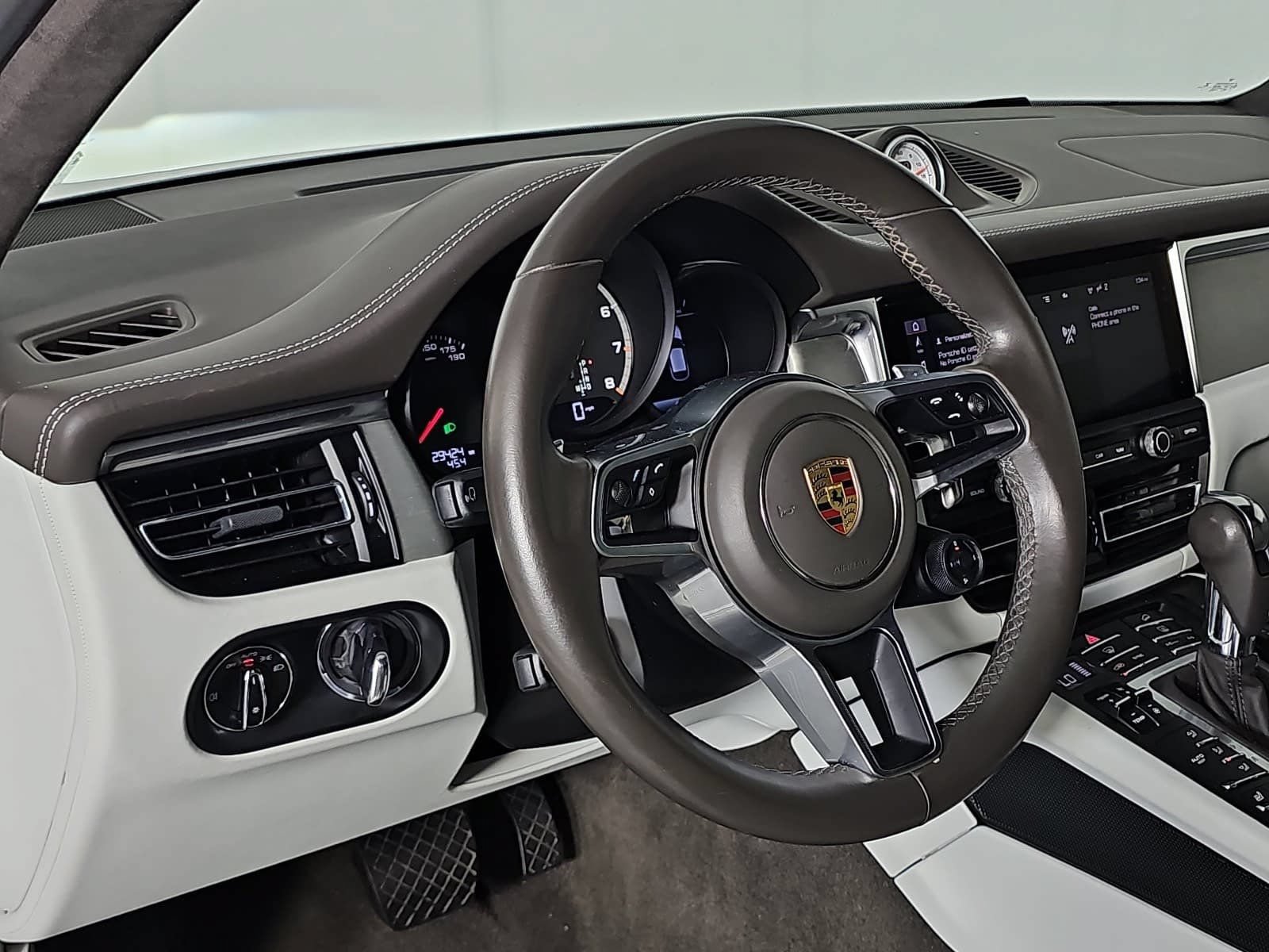 Used 2021 Porsche Macan Turbo AWD/4WD image 16