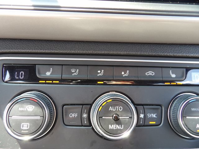 Used 2020 Volkswagen Atlas Cross Sport SE w/ Panoramic Sunroof Package FWD image 20