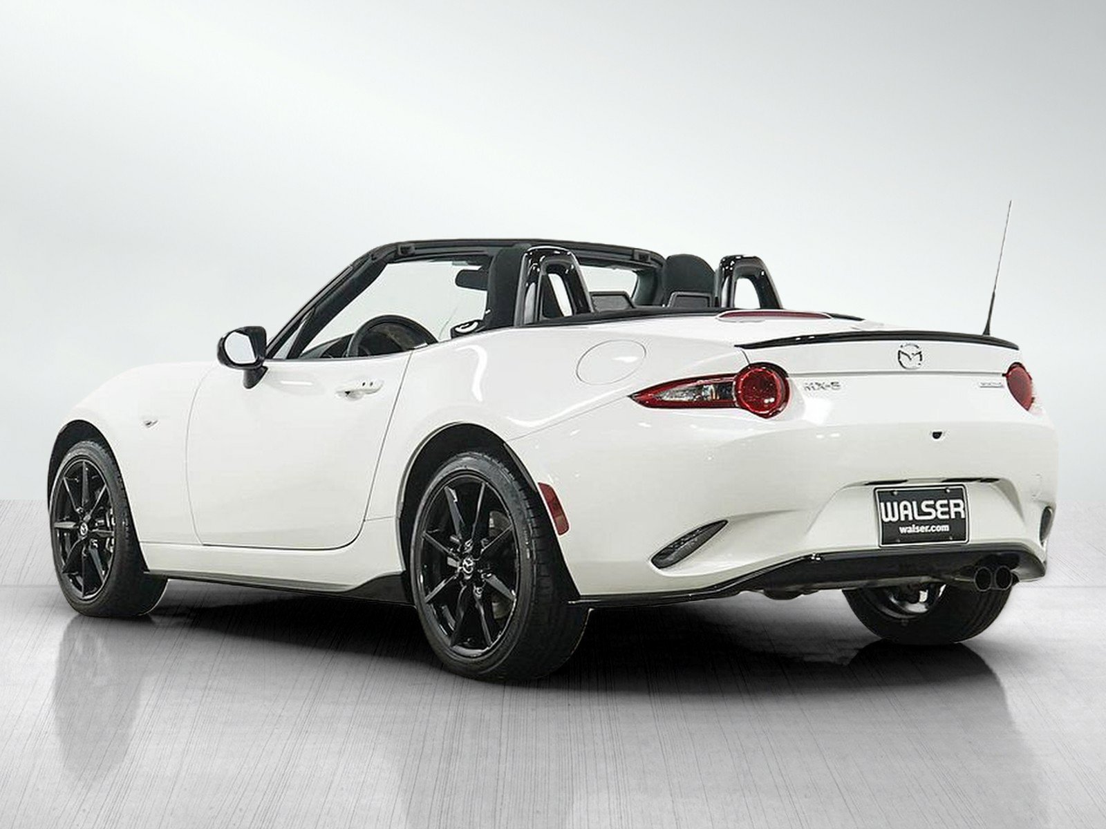Used 2023 MAZDA MX-5 Miata Club w/ Appearance Package RWD image 5