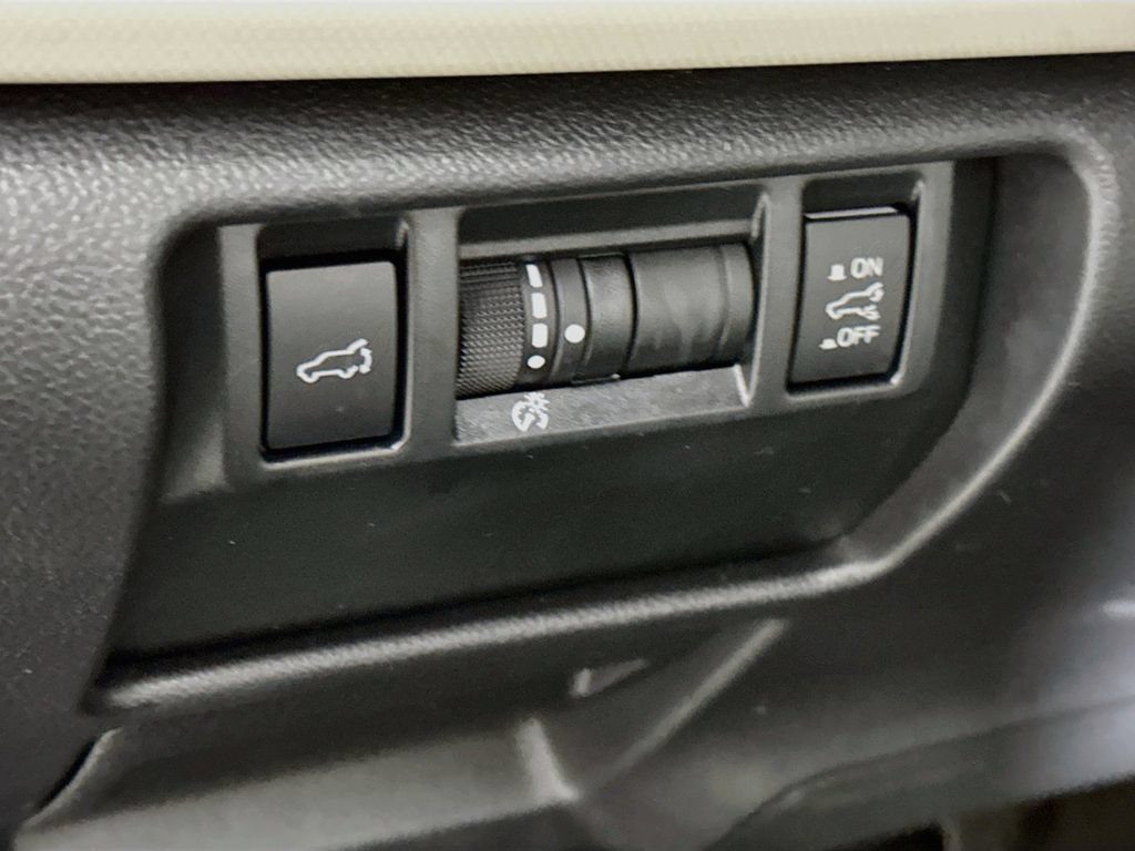 Used 2025 Subaru Forester Premium AWD/4WD image 19
