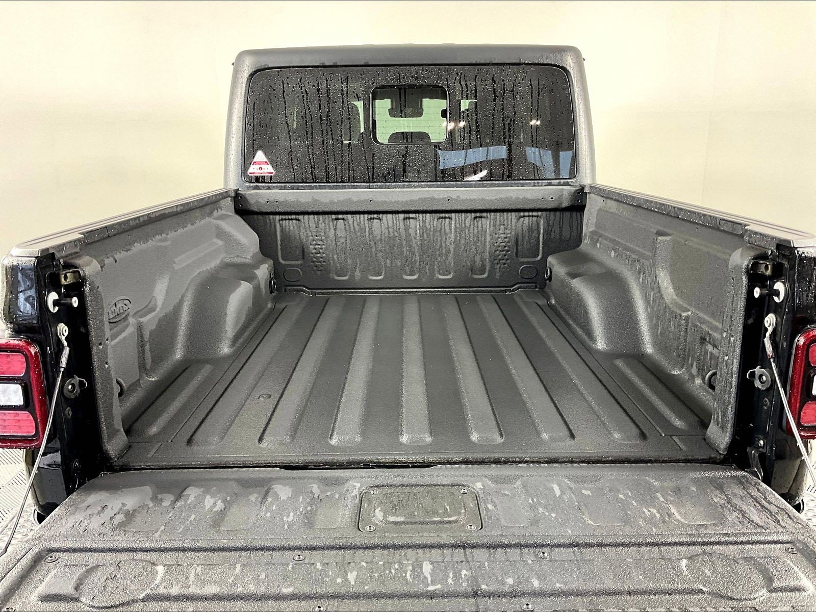 Used 2020 Jeep Gladiator Overland AWD/4WD image 7