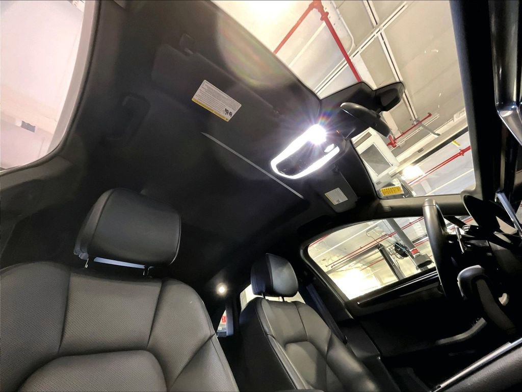 Used 2025 Porsche Macan AWD/4WD image 27