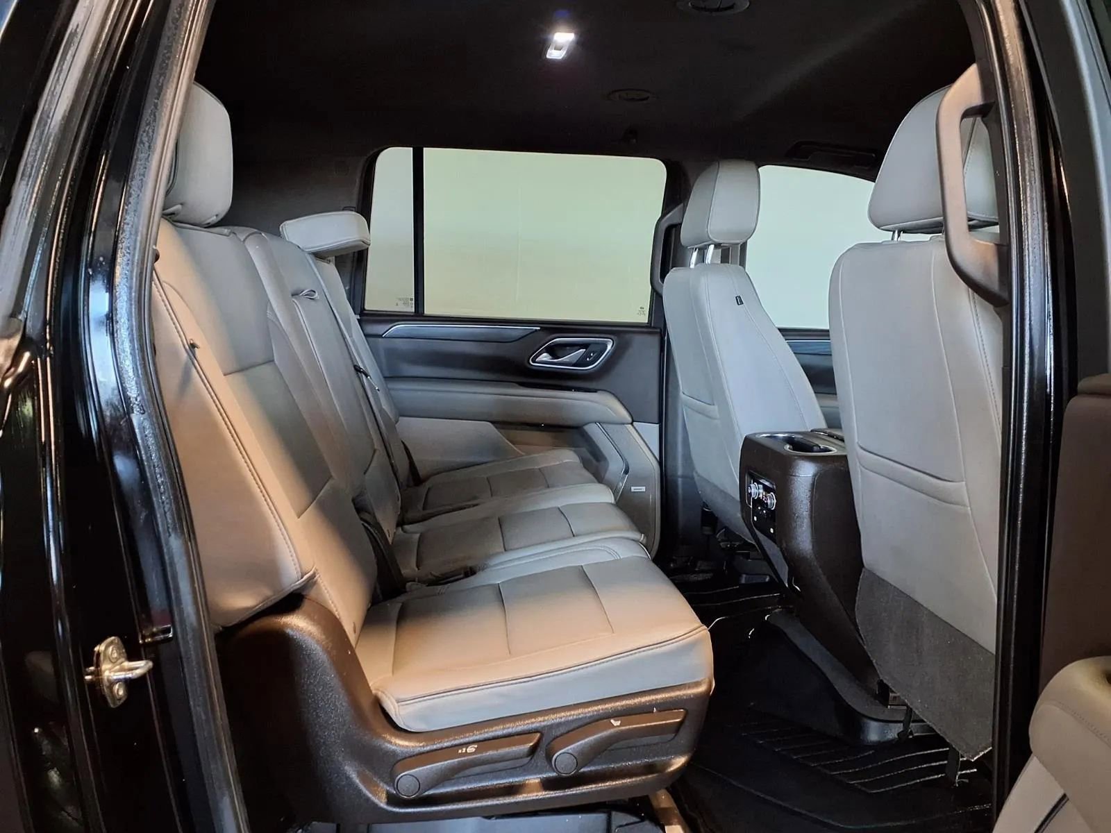 Used 2021 GMC Yukon XL SLT image 11