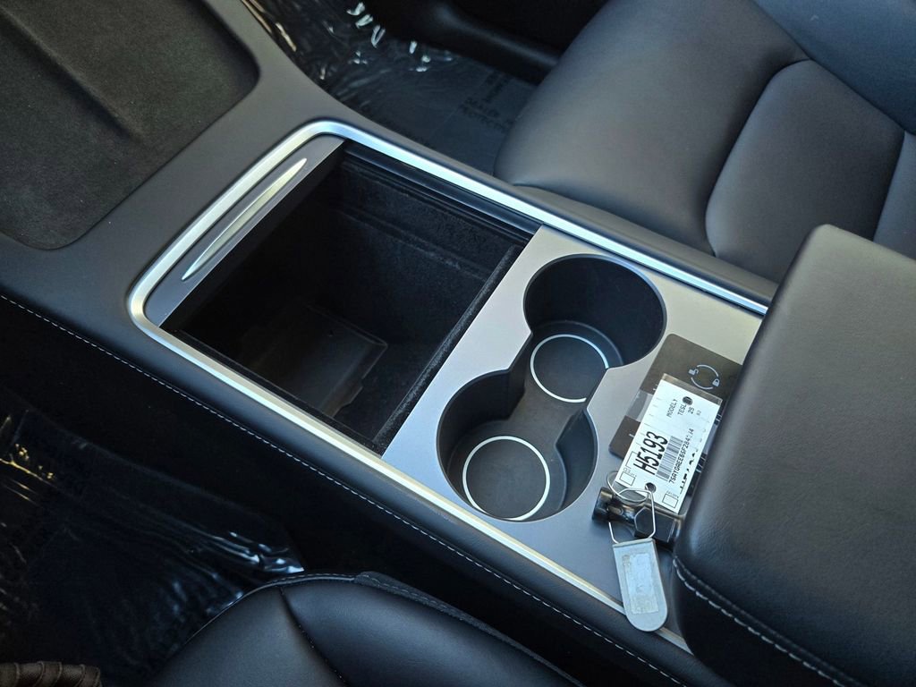 Used 2025 Tesla Model Y Long Range image 17