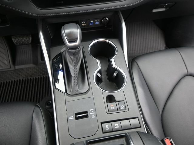 Used 2022 Toyota Highlander XLE image 7