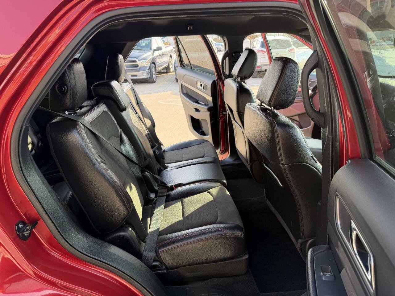 Used 2018 Ford Explorer XLT w/ Equipment Group 202A image 25