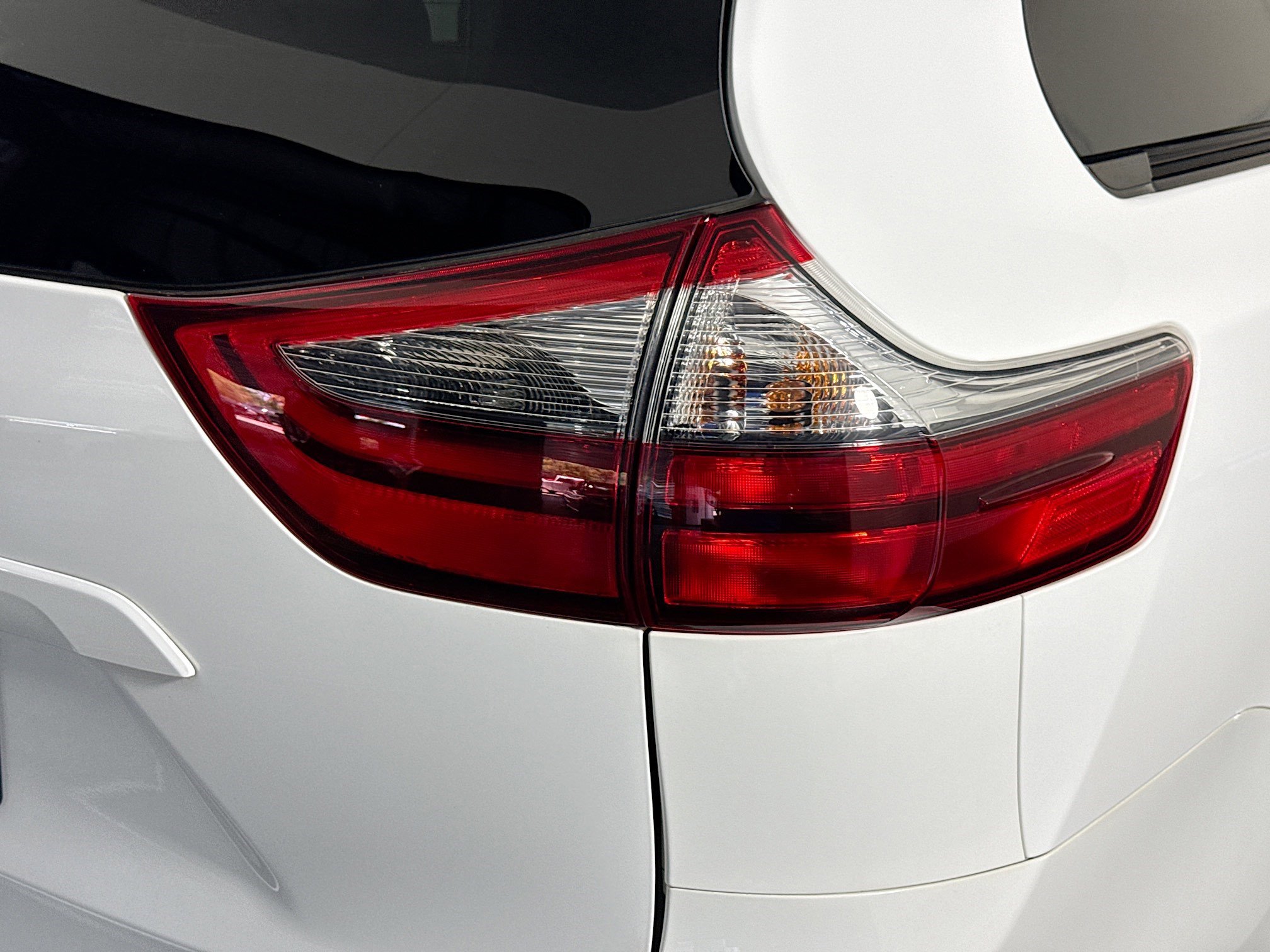 Used 2020 Toyota Sienna LE w/ LE Preferred Package AWD/4WD image 32