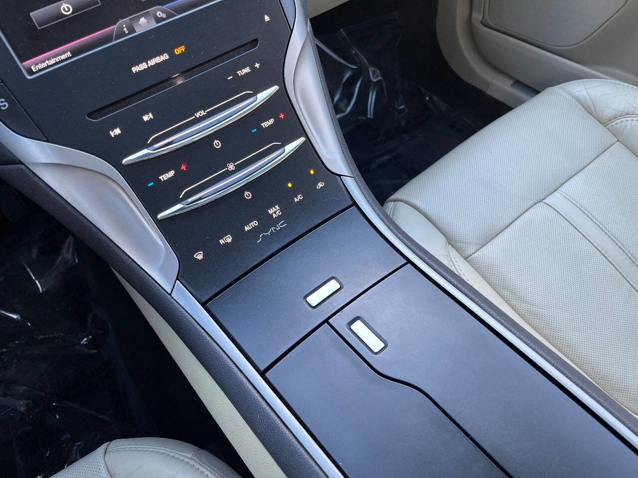 Used 2014 Lincoln MKZ Base AWD V6 4dr Sedan image 16