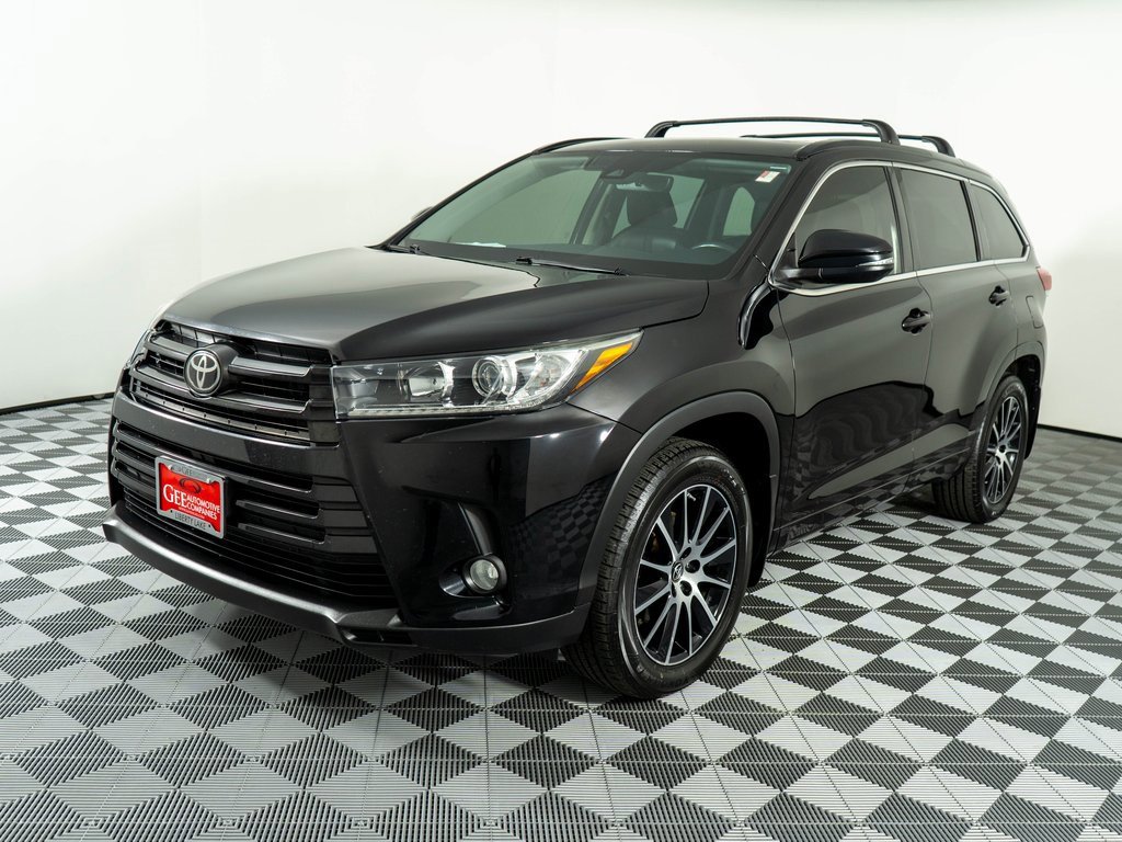 Used 2018 Toyota Highlander SE image 3