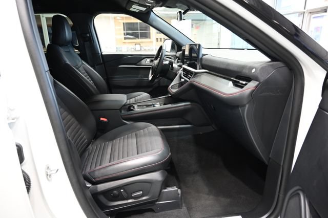 Used 2025 Ford Explorer ST-Line w/ ST-Line Street Pack AWD/4WD image 10