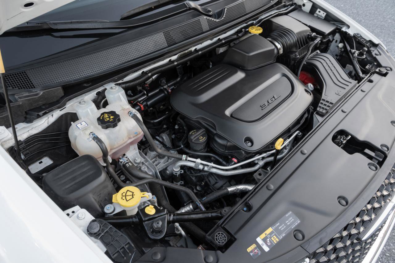 Used 2024 Chrysler Pacifica Touring-L image 43