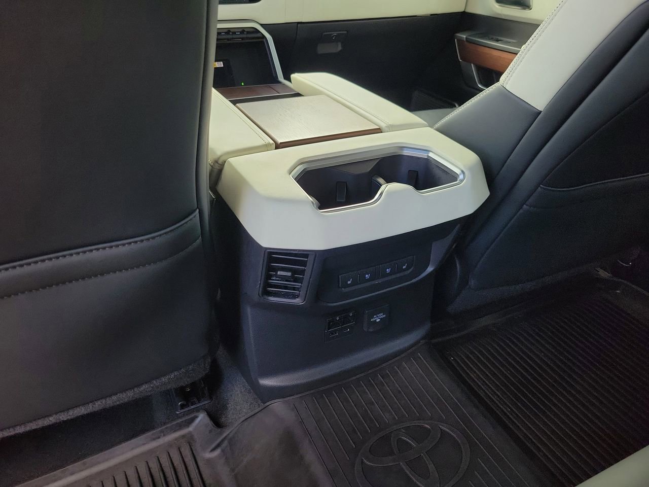 Used 2024 Toyota Tundra Capstone AWD/4WD image 11