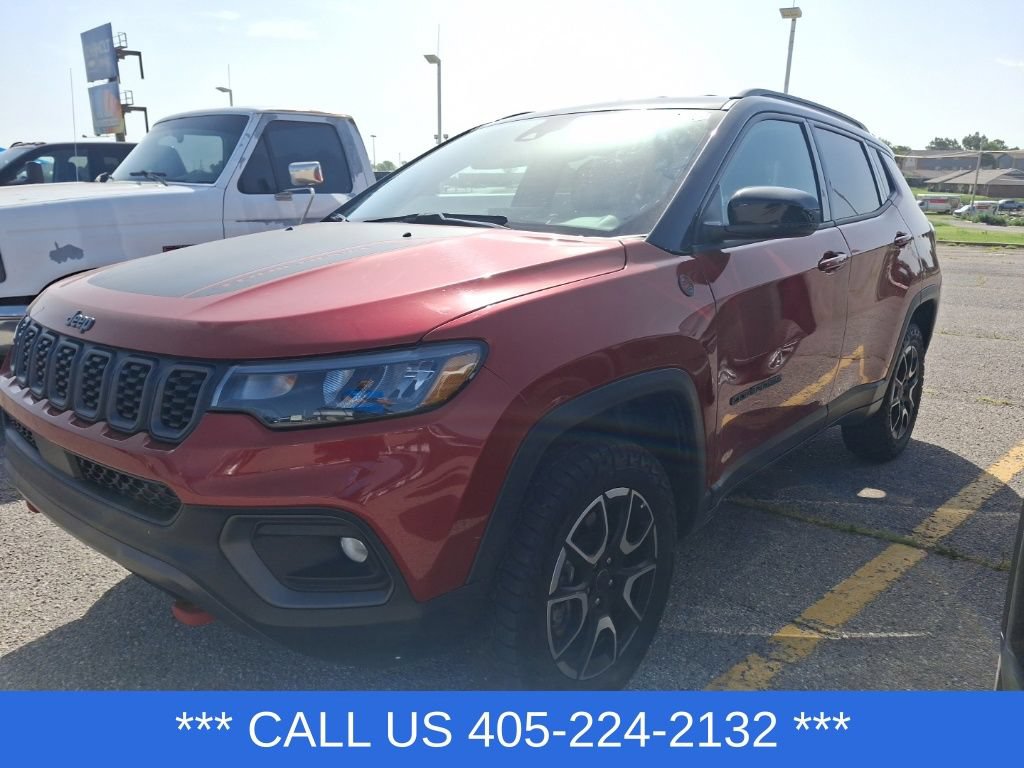 Used 2025 Jeep Compass Trailhawk AWD/4WD image 1
