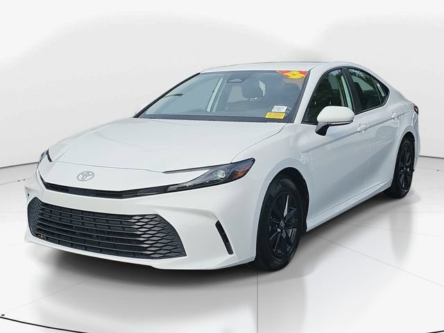Used 2025 Toyota Camry LE FWD image 9