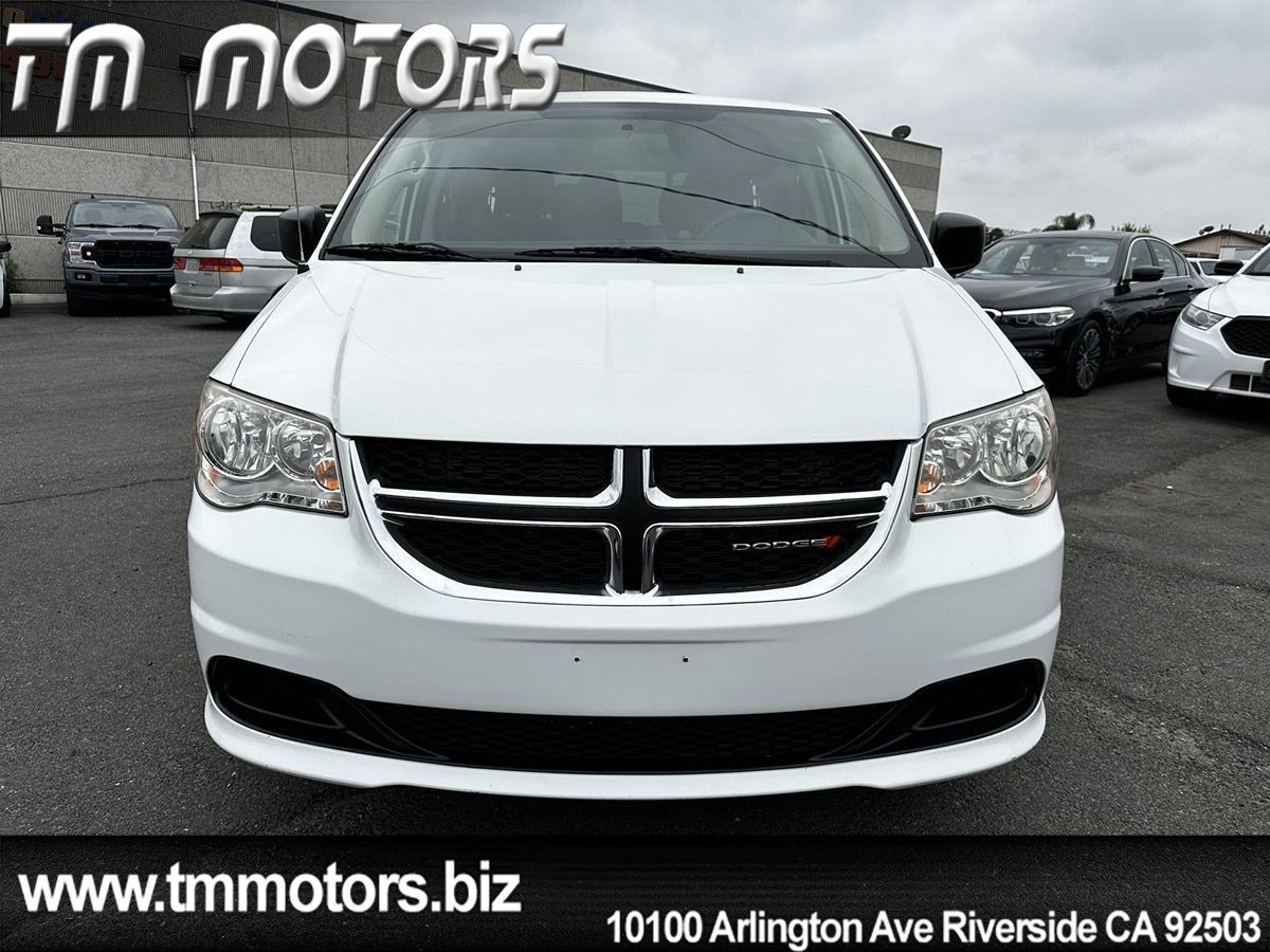 Used 2018 Dodge Grand Caravan SE FWD image 2
