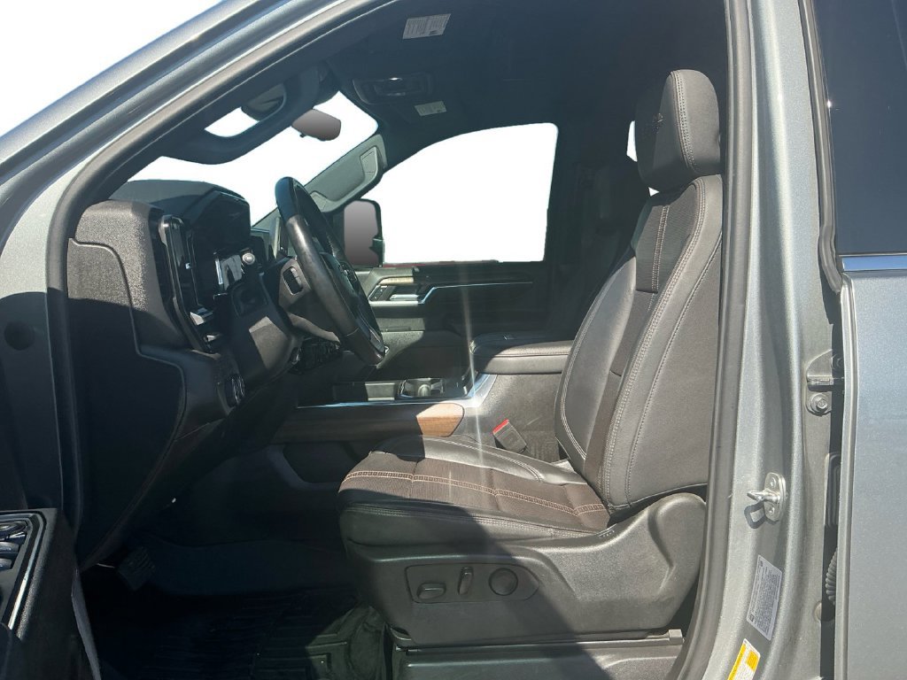 Used 2024 Chevrolet Silverado 2500 High Country w/ High Country Premium Package AWD/4WD image 14