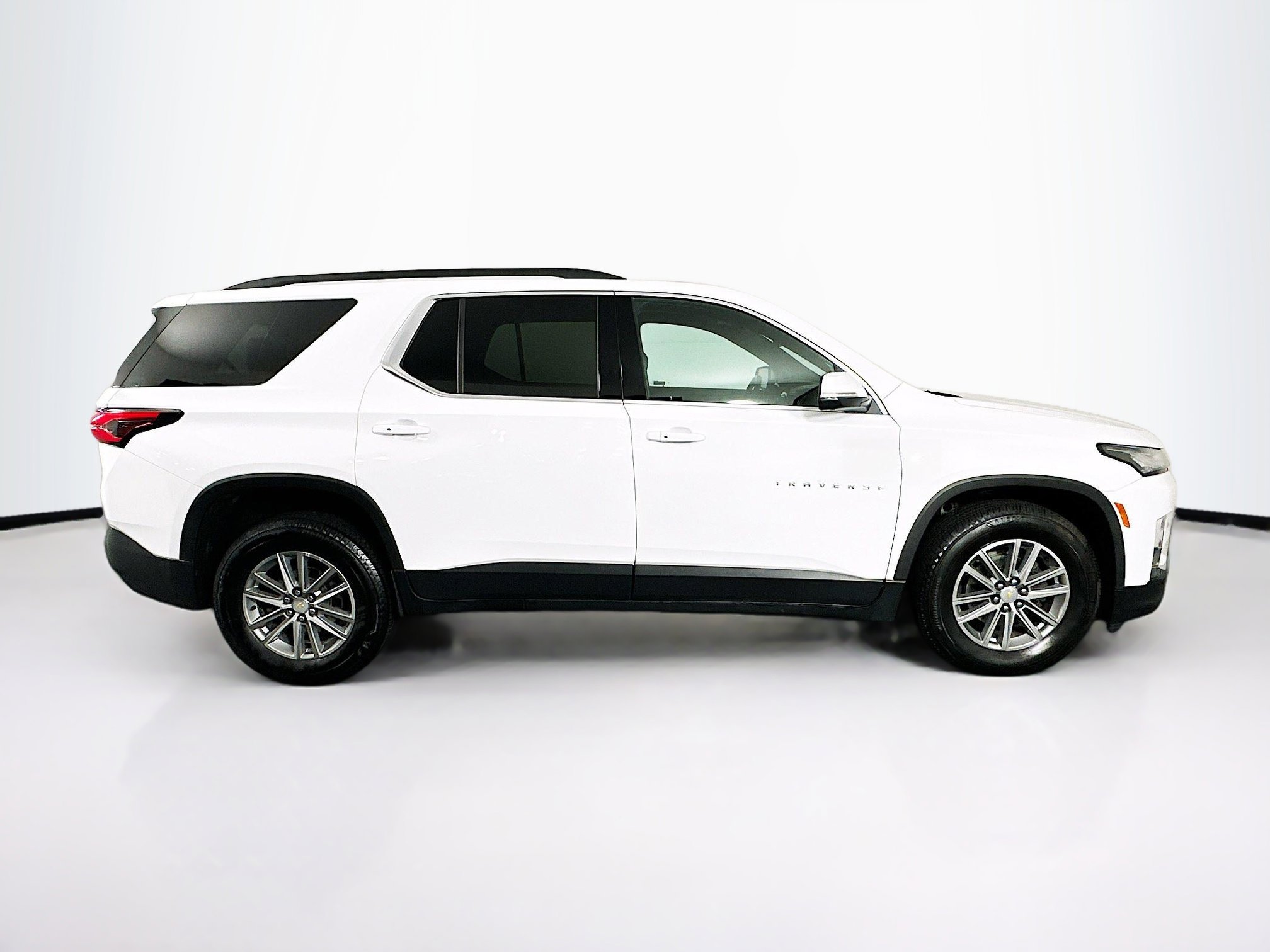 Used 2023 Chevrolet Traverse LT w/ Rear Camera Mirror Package image 10