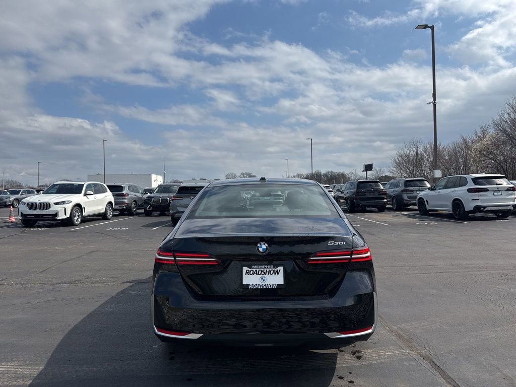 Used 2024 BMW 530i image 4