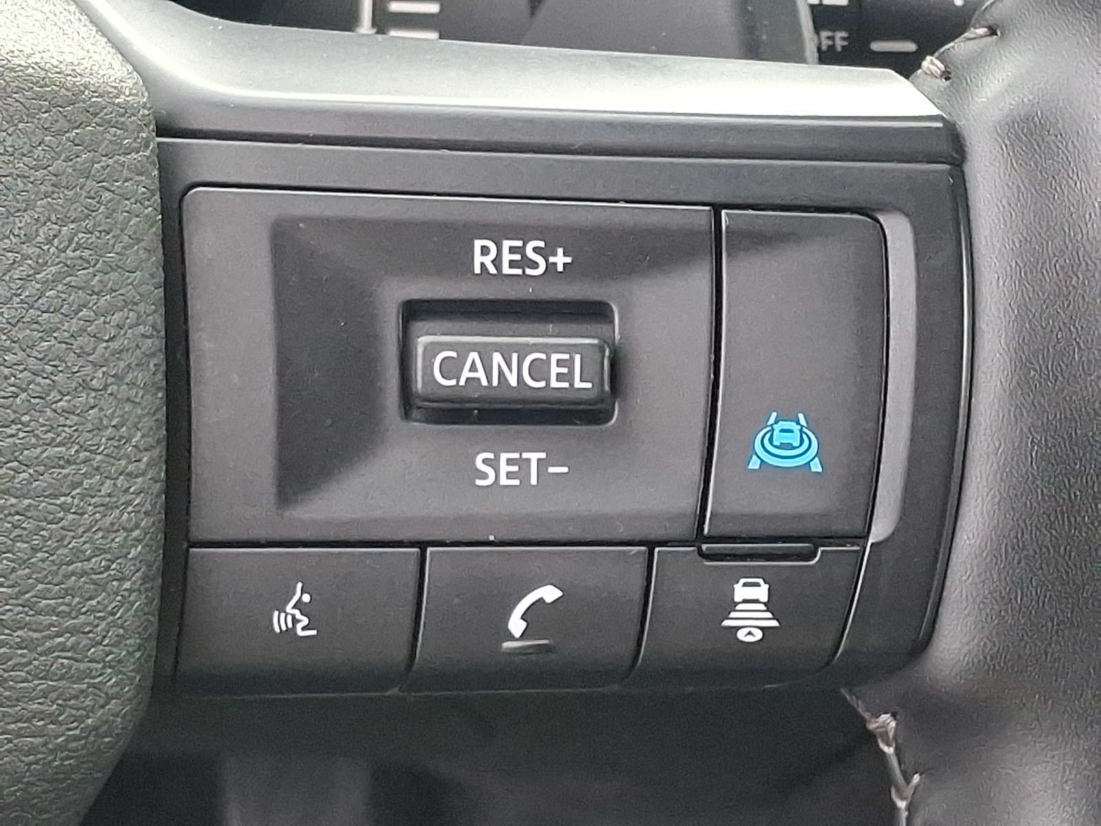 Used 2025 Nissan Rogue SV AWD/4WD image 23