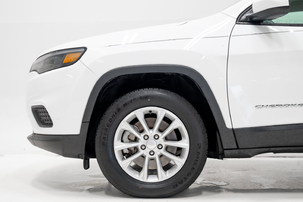 Used 2020 Jeep Cherokee Latitude w/ Cold Weather Group AWD/4WD image 28