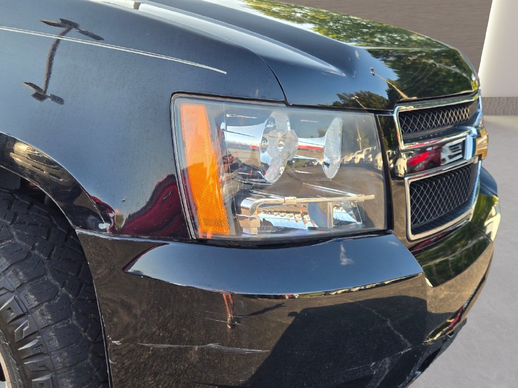 Used 2013 Chevrolet Tahoe LT w/ Luxury Package RWD image 2