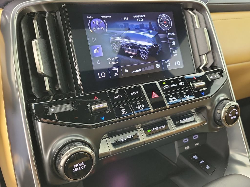 Used 2025 Lexus LX 600 4WD w/ Accessory Package (Z1) image 26