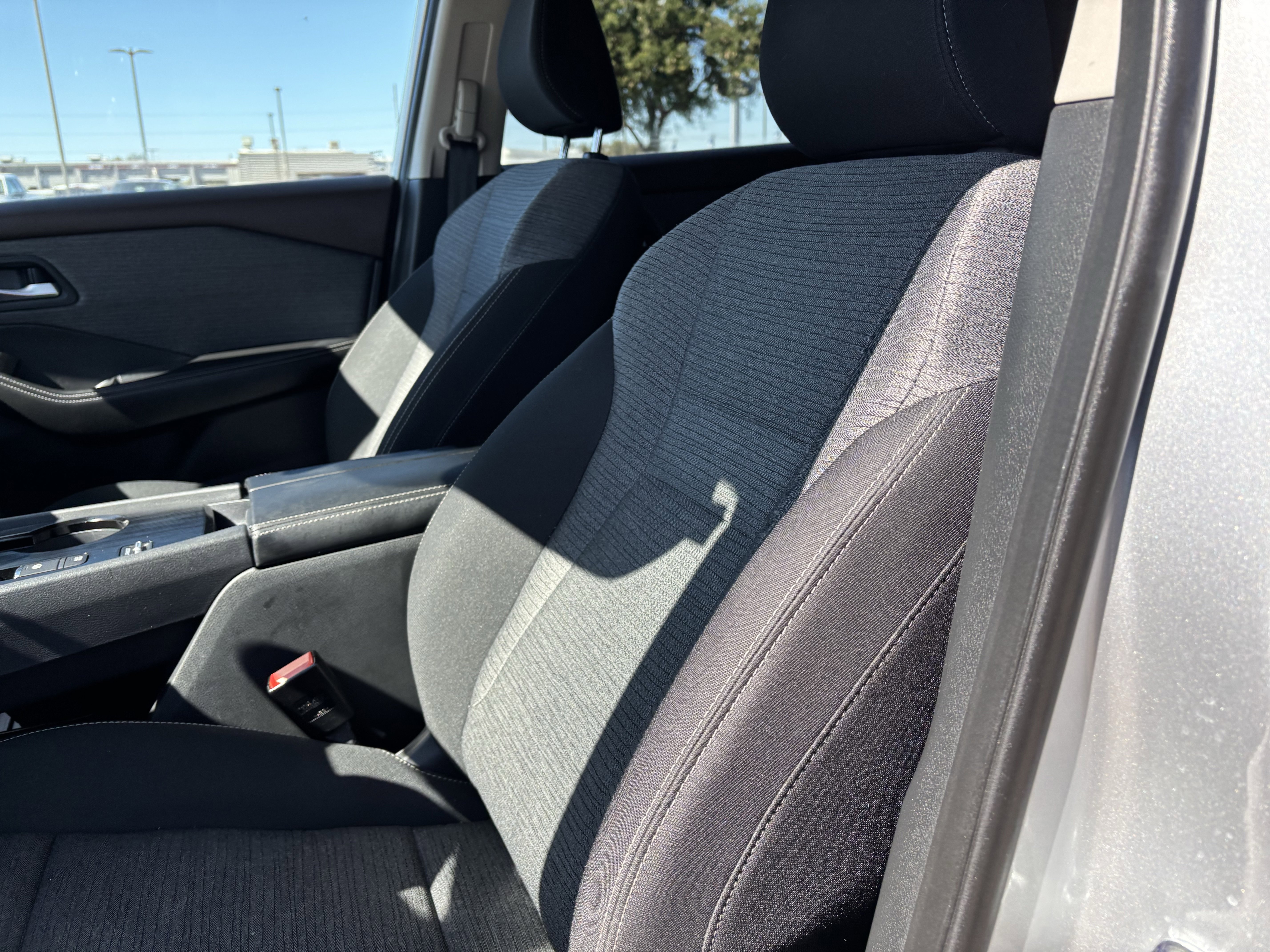 Used 2023 Nissan Rogue SV image 10