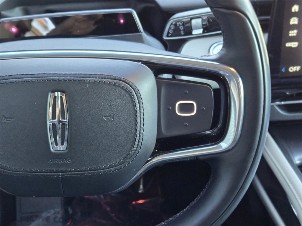 Used 2024 Lincoln Nautilus Reserve image 16