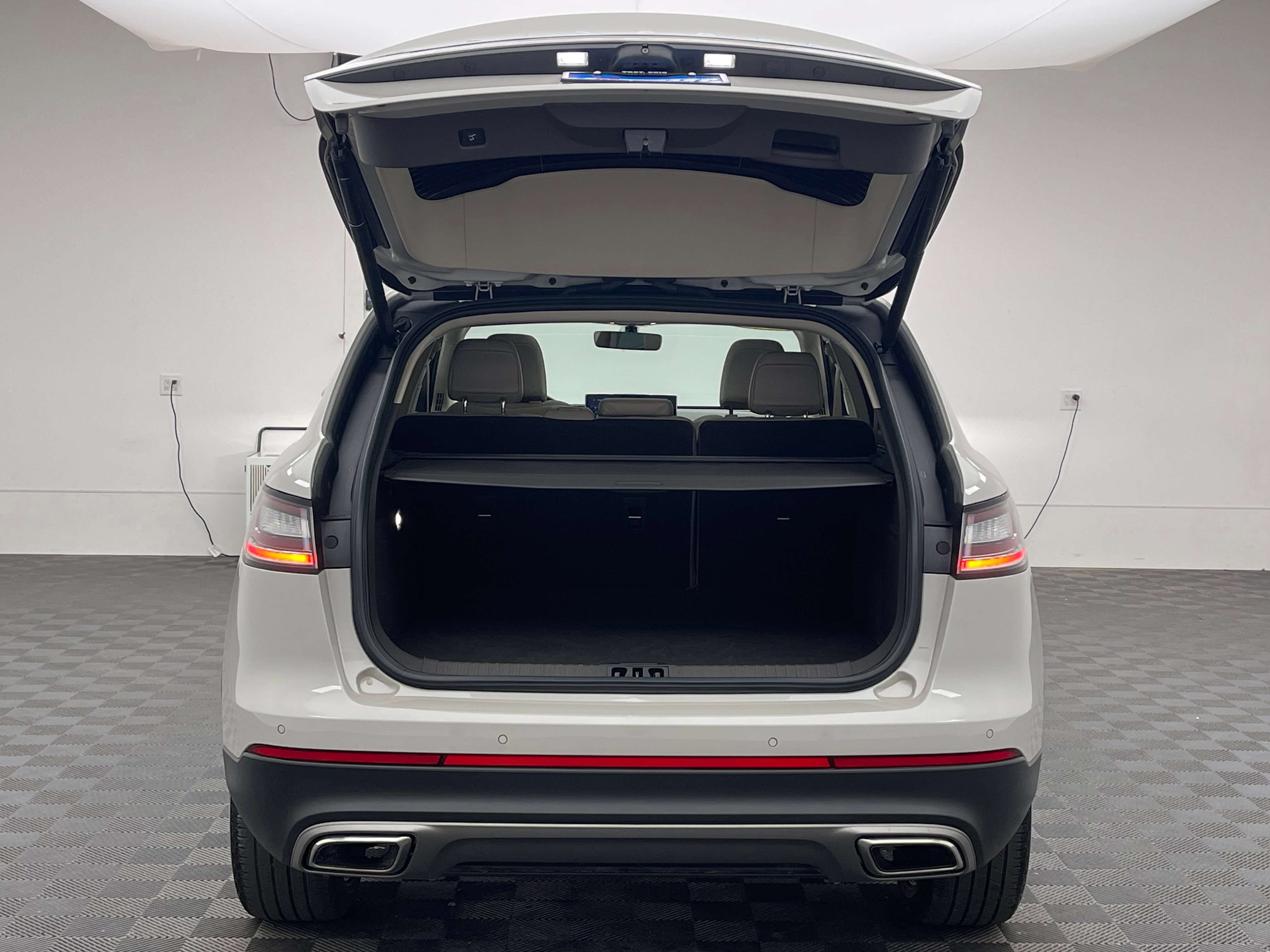 Used 2023 Lincoln Nautilus Reserve AWD/4WD image 11