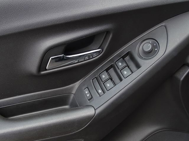 Used 2020 Chevrolet Trax LS w/ Tint and Cruise Package image 28