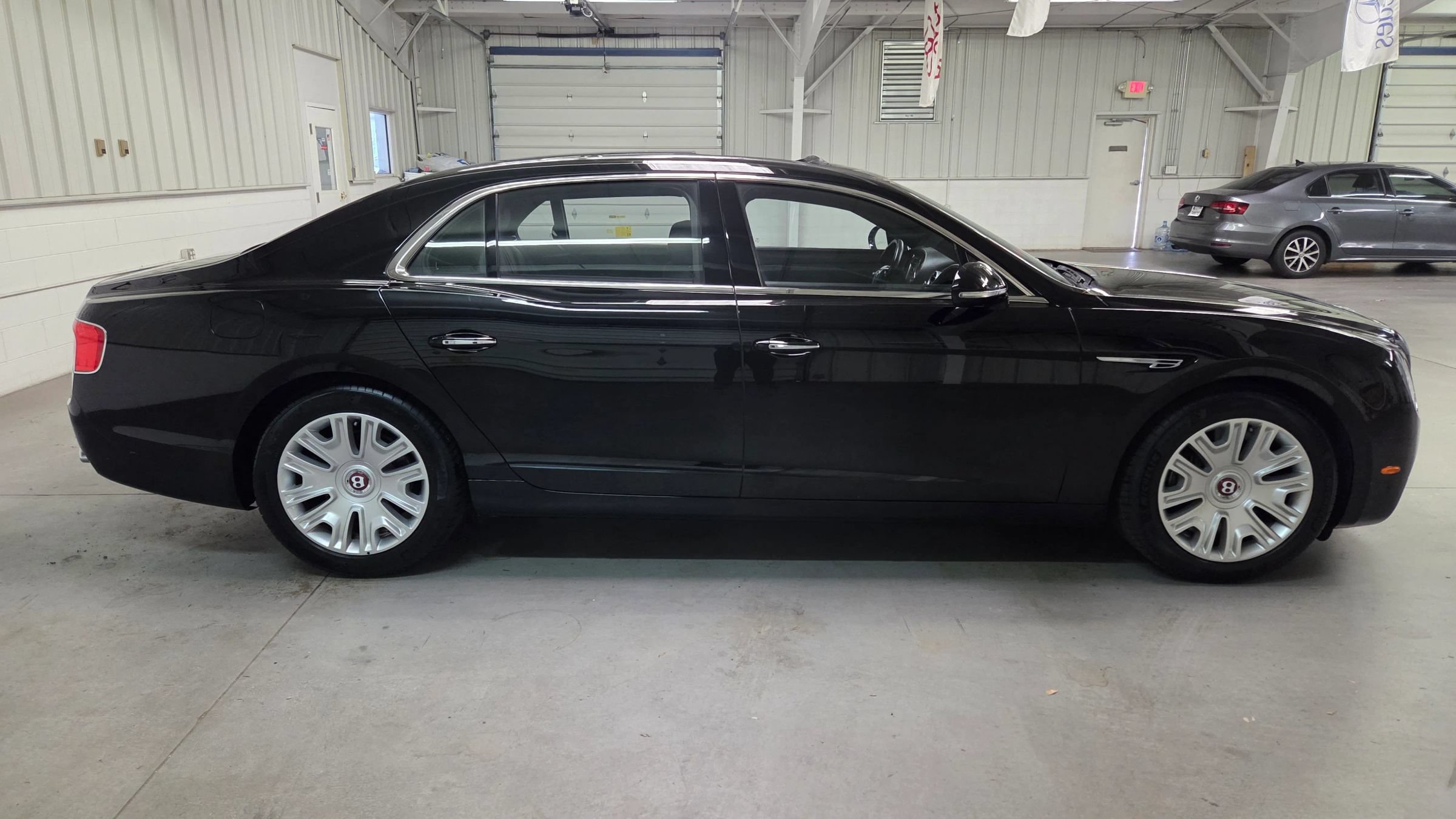 Used 2018 Bentley Flying Spur V8 AWD/4WD image 9