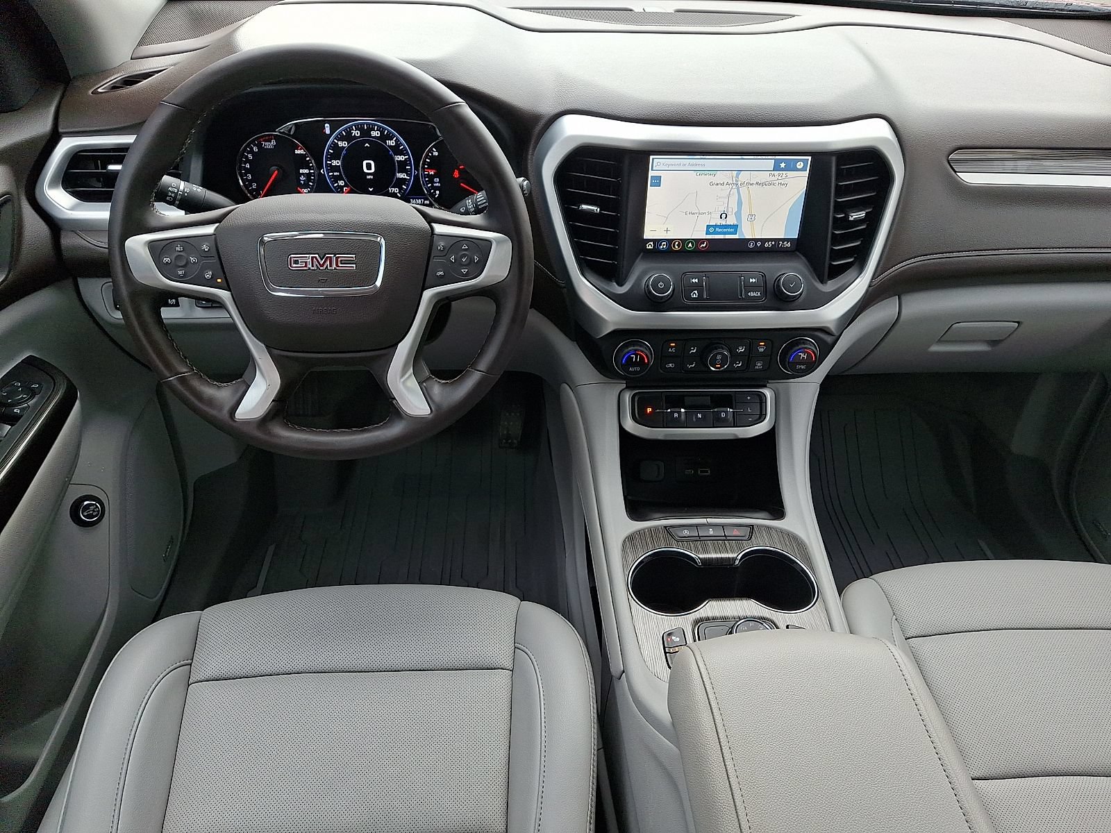 Used 2023 GMC Acadia SLT w/ Technology Package AWD/4WD image 12